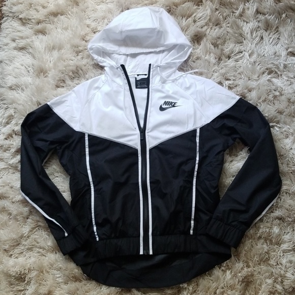 Nike Jackets & Blazers - NWOT Nike windbreaker sz S